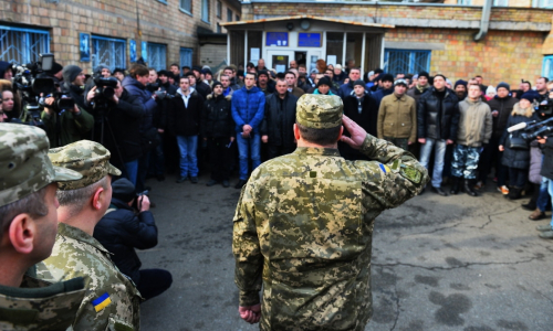 Украинцы призывного возраста массово бегут за границу