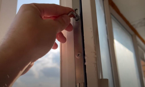 Не тратьте деньги на мастера! Что делать, если дует из окна