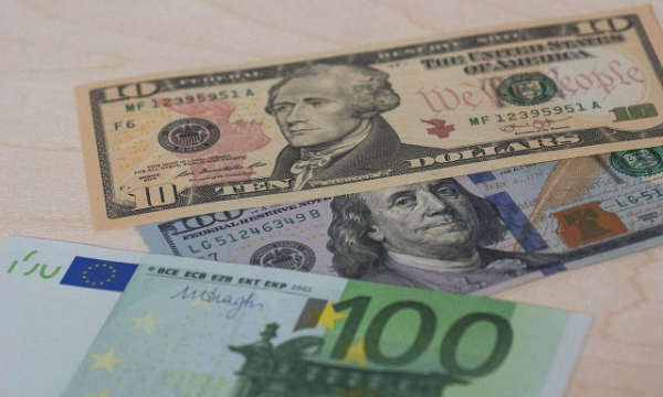 Эксперт рассказал, какие купюры лучше не хранить дома