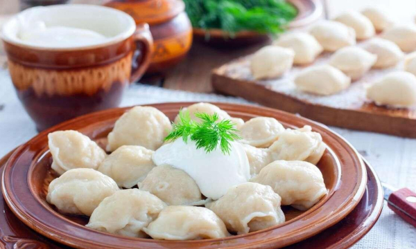 Пельмени раскроют весь вкусовой потенциал: что важно добавить в воду